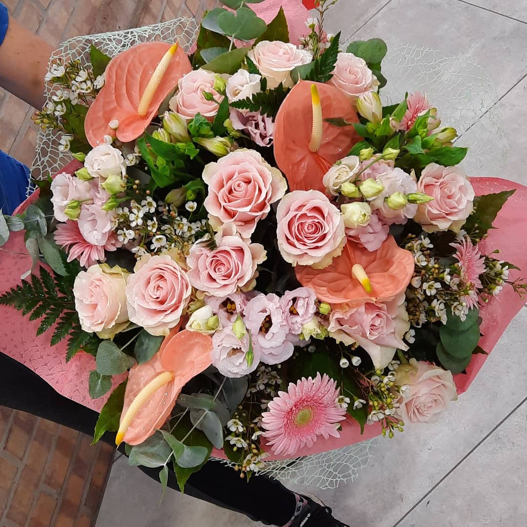 Bouquet con Rose e Anthurium misto