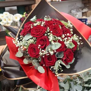 18 rose rosse bouquet